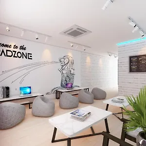 Ostello Radzone, Singapore